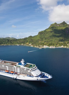 World Cruise - Regent Seven Seas Voyager in Tahiti