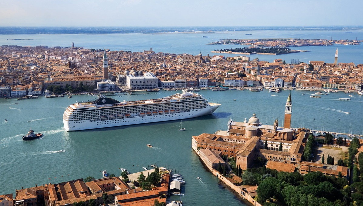 MSC in Venice - Should big cruise ships like this be banned?