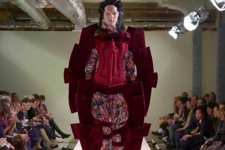 Take a Peek at Comme des Garços' Wildest Looks - Fashion Trends 2017 - Paris Fashion Week 2017 - Fashion Design News ➤ Discover the season's newest design news and inspiration ideas. Visit Daily Design News and subscribe our newsletter! #dailydesignnews #designnews #FashionTrends2017 #ParisFashionWeek2017 #FashionDesignNews #FashionTrends #ParisFashionWeek